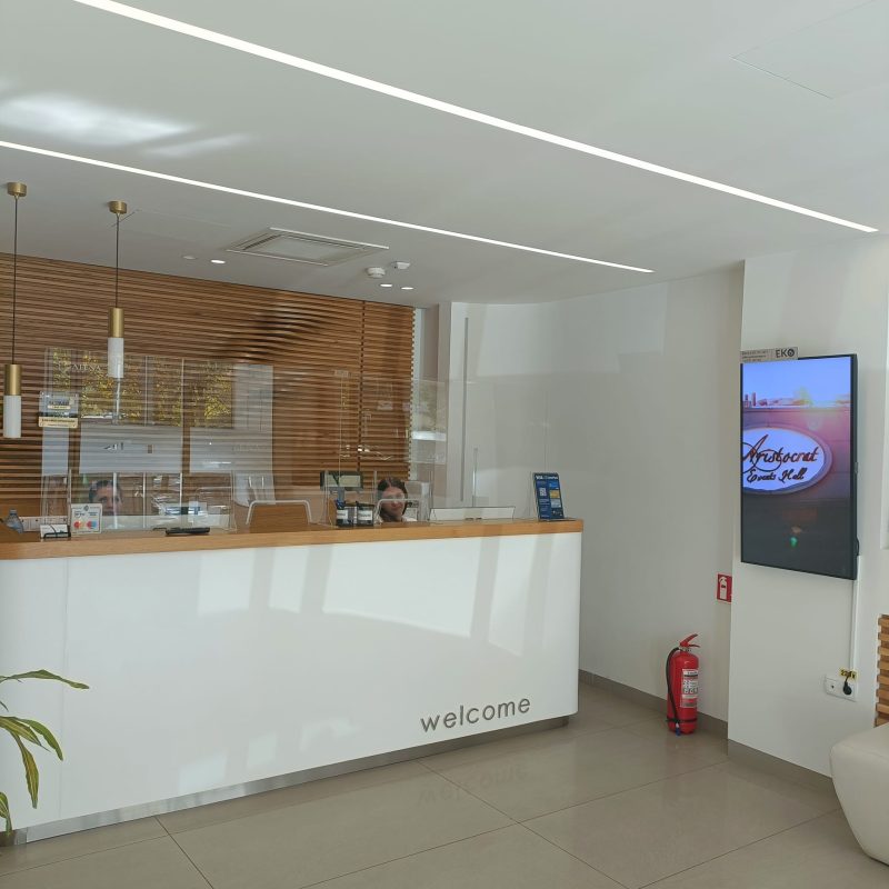 Reteaua Digitala DOOH Indoor - ATENA MEDICAL | Clinica medicala de lux