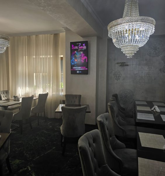 Reteaua Digitala DOOH Indoor - Chalet Jolie Sinaia Reteaua Digitala DOOH Indoor - Chalet Jolie Sinaia