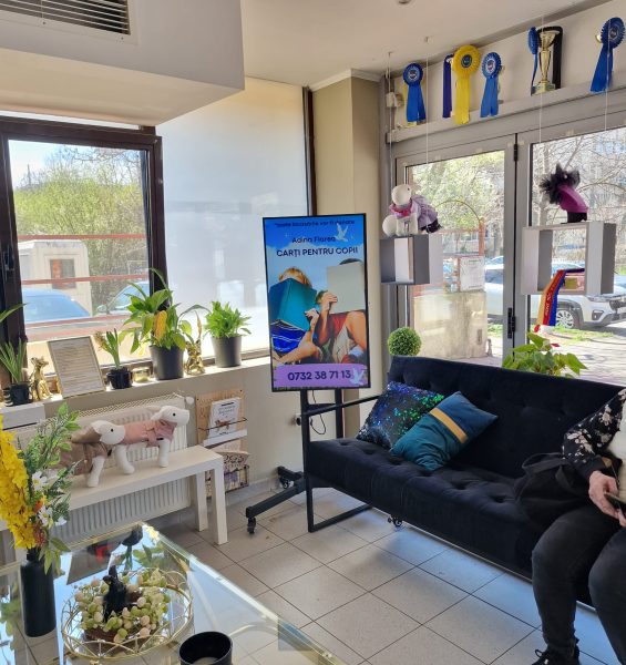 Reteaua Digitala DOOH Indoor - Lăbuțe Fericite Grooming, Caramfil, sector 1 Reteaua Digitala DOOH Indoor - Lăbuțe Fericite Grooming, Caramfil, sector 1