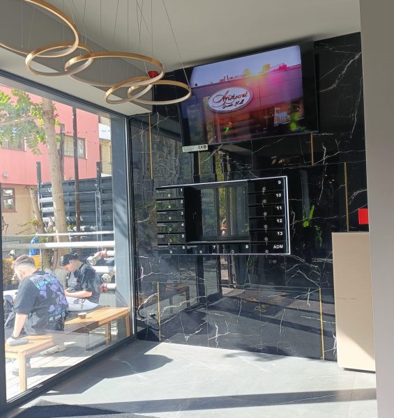 Reteaua Digitala DOOH Indoor - ROSETTI LUXURY | Cladire de birouri si apartamente de lux